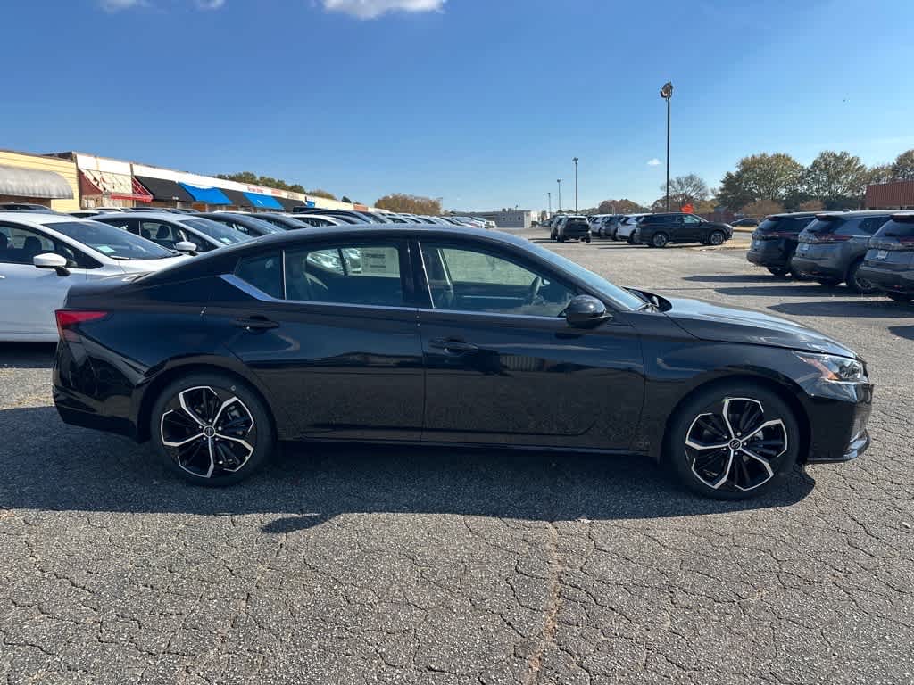 2025 Nissan Altima SR