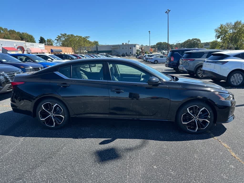 2025 Nissan Altima SR