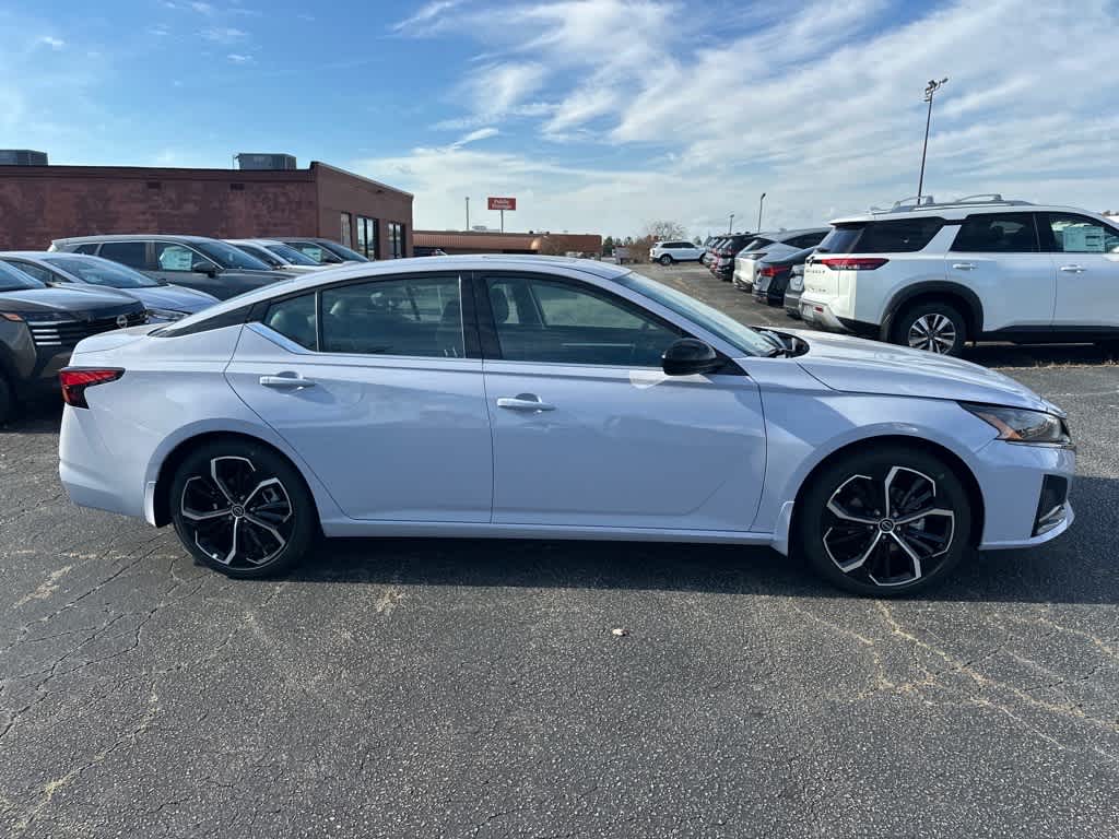 2025 Nissan Altima SR