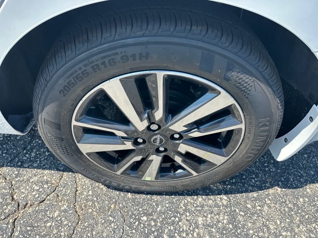 2025 Nissan Versa SV