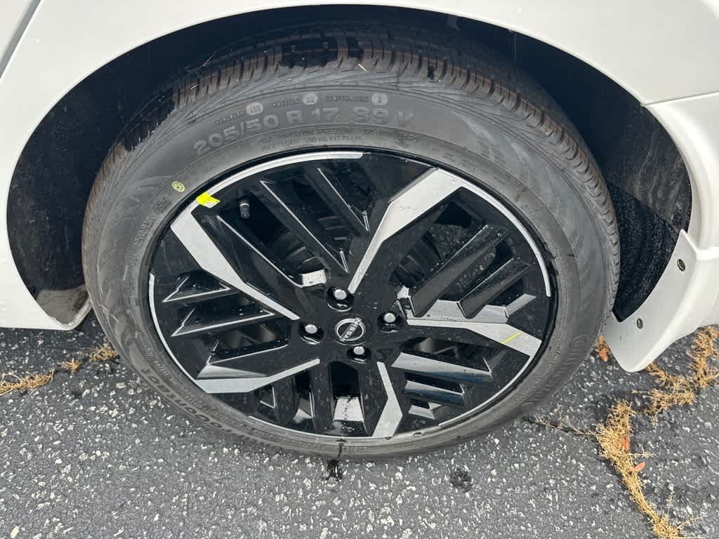 2025 Nissan Versa SR