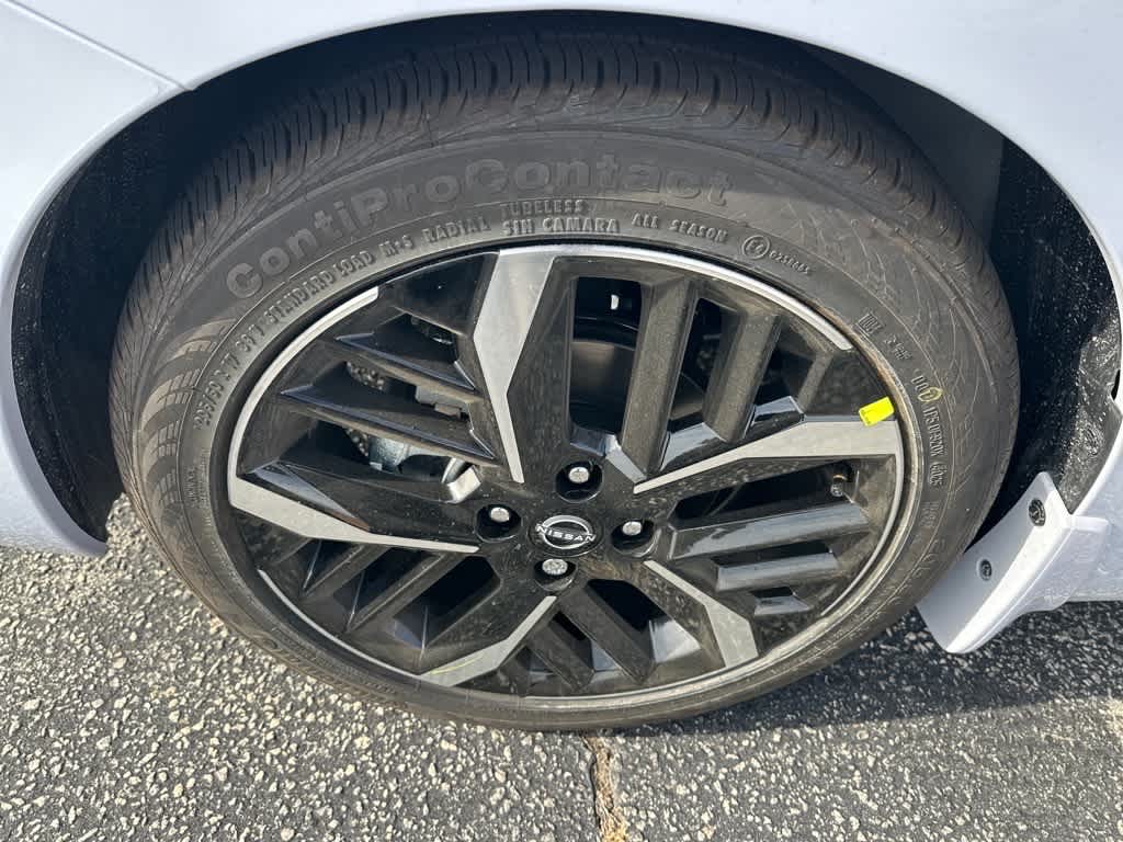 2025 Nissan Versa SR