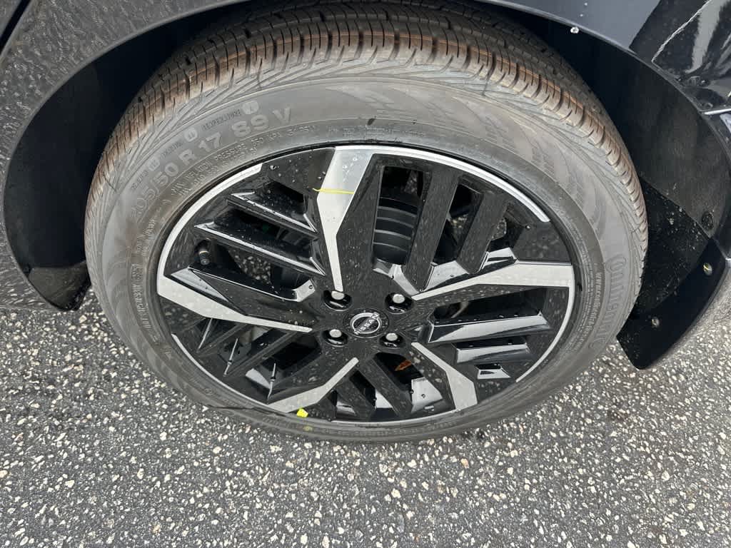 2025 Nissan Versa SR