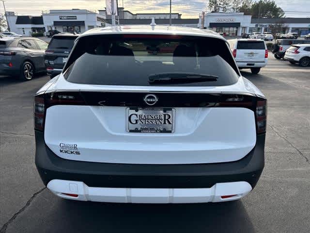 2025 Nissan Kicks SV