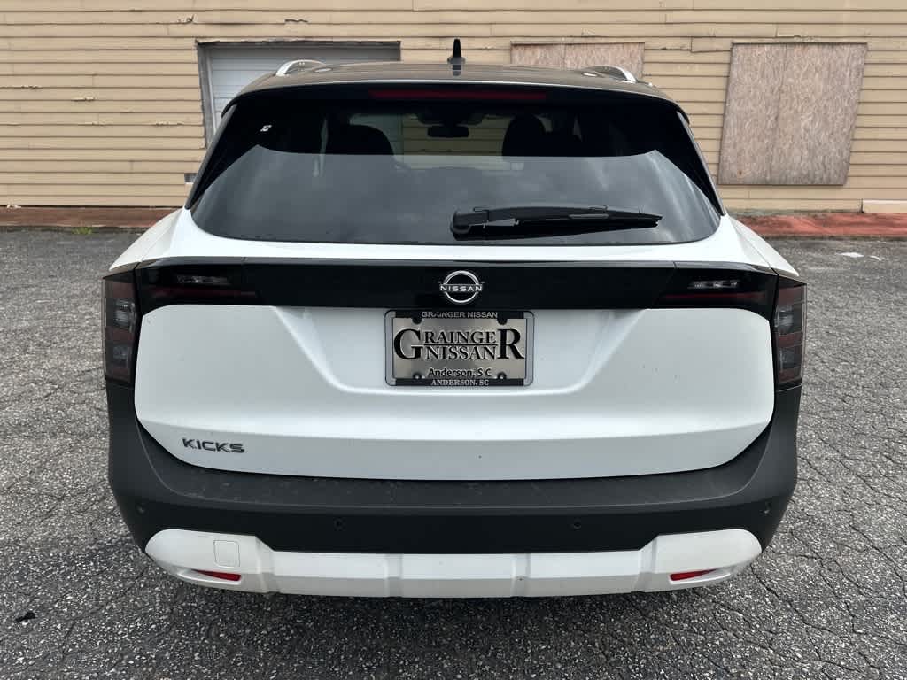 2026 Nissan Kicks SV