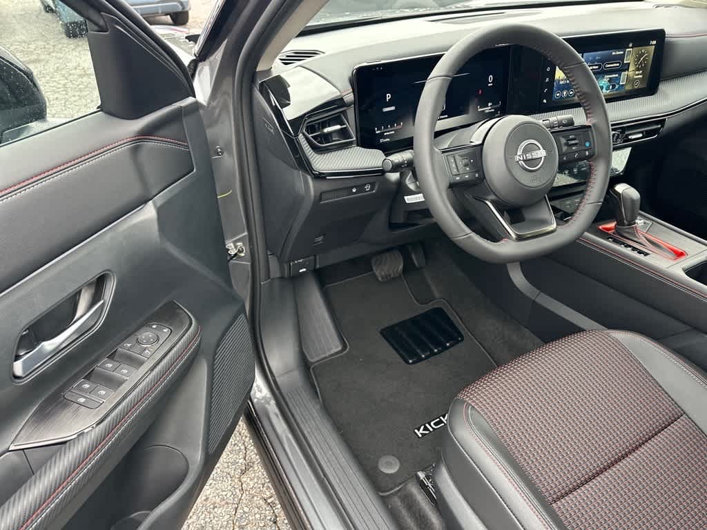2025 Nissan Kicks SR