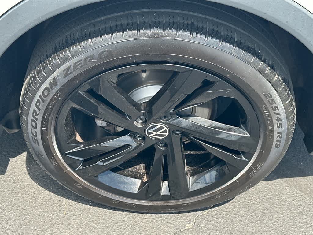 2023 Volkswagen Tiguan SE R-Line Black