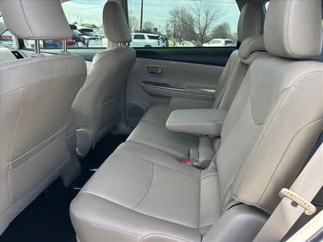 2017 Toyota Prius v Five