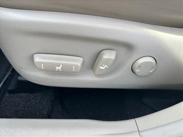 2017 Toyota Prius v Five