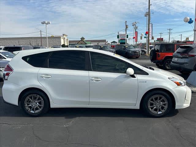 2017 Toyota Prius v Five