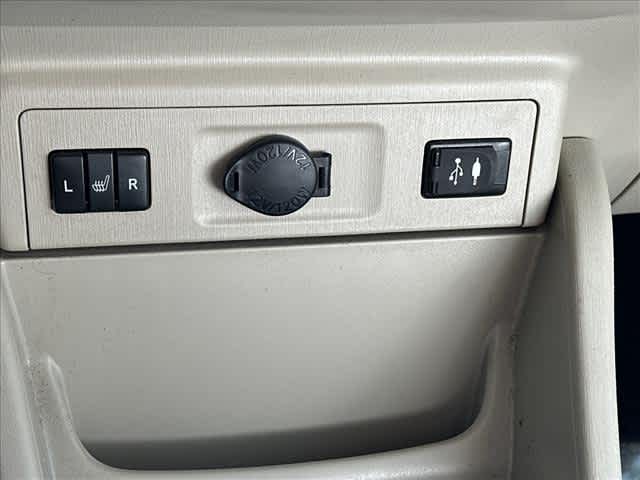 2017 Toyota Prius v Five