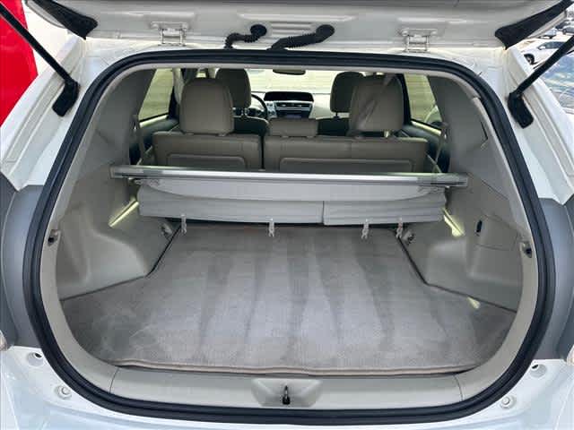 2017 Toyota Prius v Five