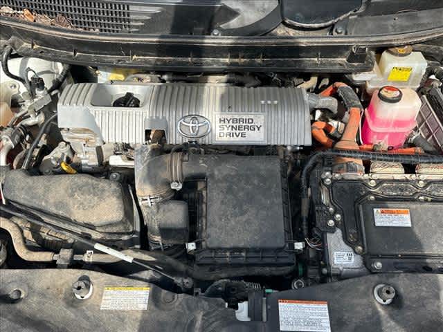 2017 Toyota Prius v Five