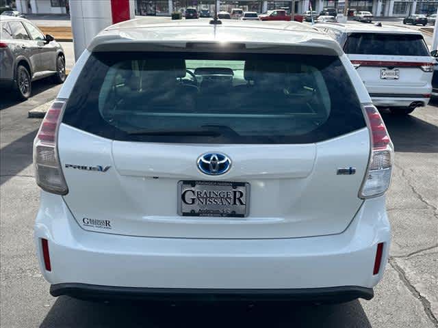 2017 Toyota Prius v Five