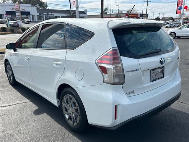2017 Toyota Prius v Five