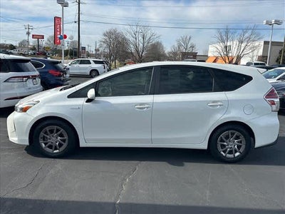2017 Toyota Prius v Five